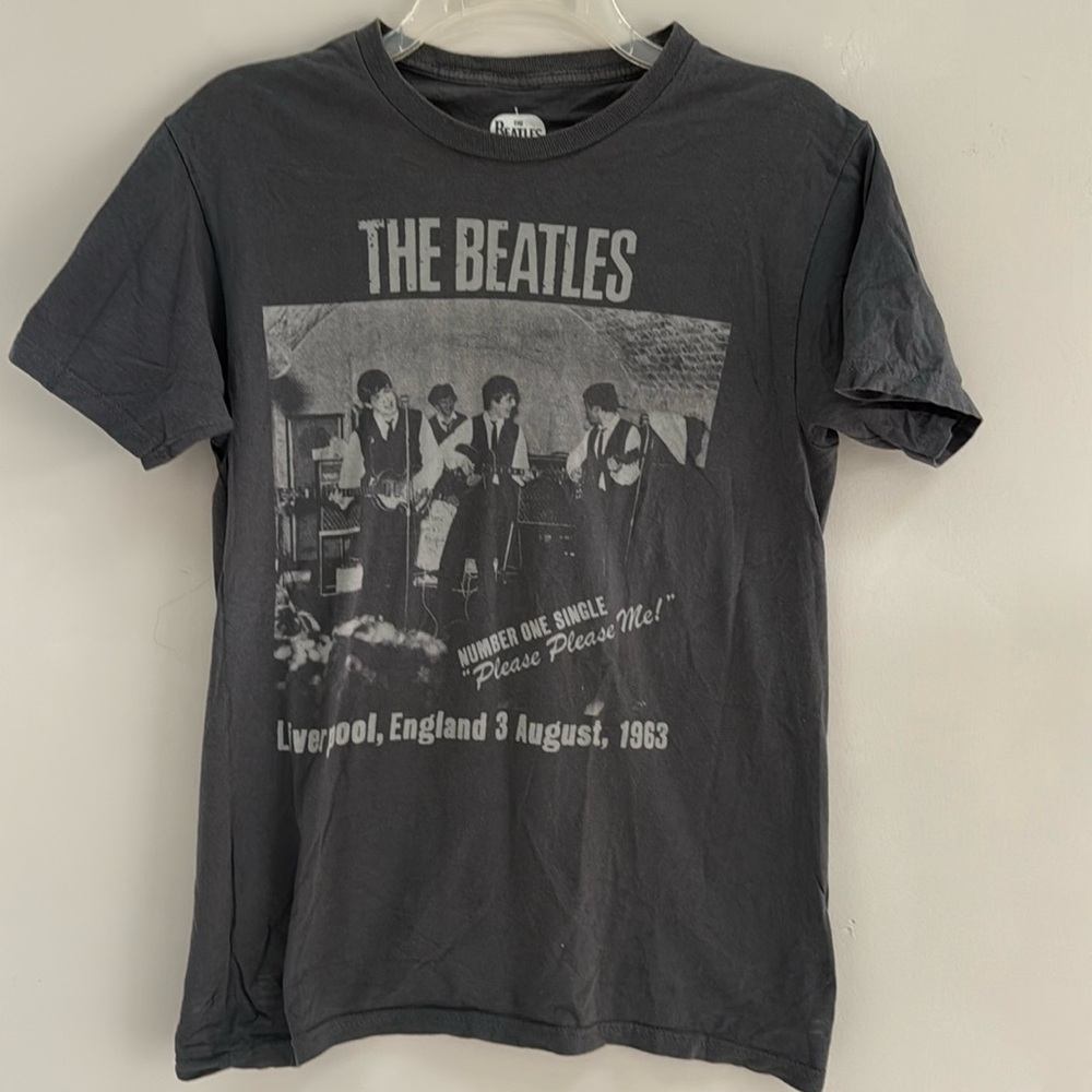 The Beatles Men's Liverpool, England 3 August,1963 Photo Gray Graphic Tee Size S